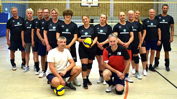 Teamfoto des Volleyballteams des VfB Stolzenau im neuen Outfit
